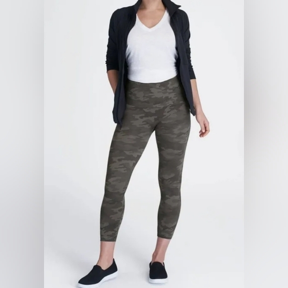 SPANX Camo Look at Me Now Seamless Cropped Leggings size small - Picture 2 of 9
